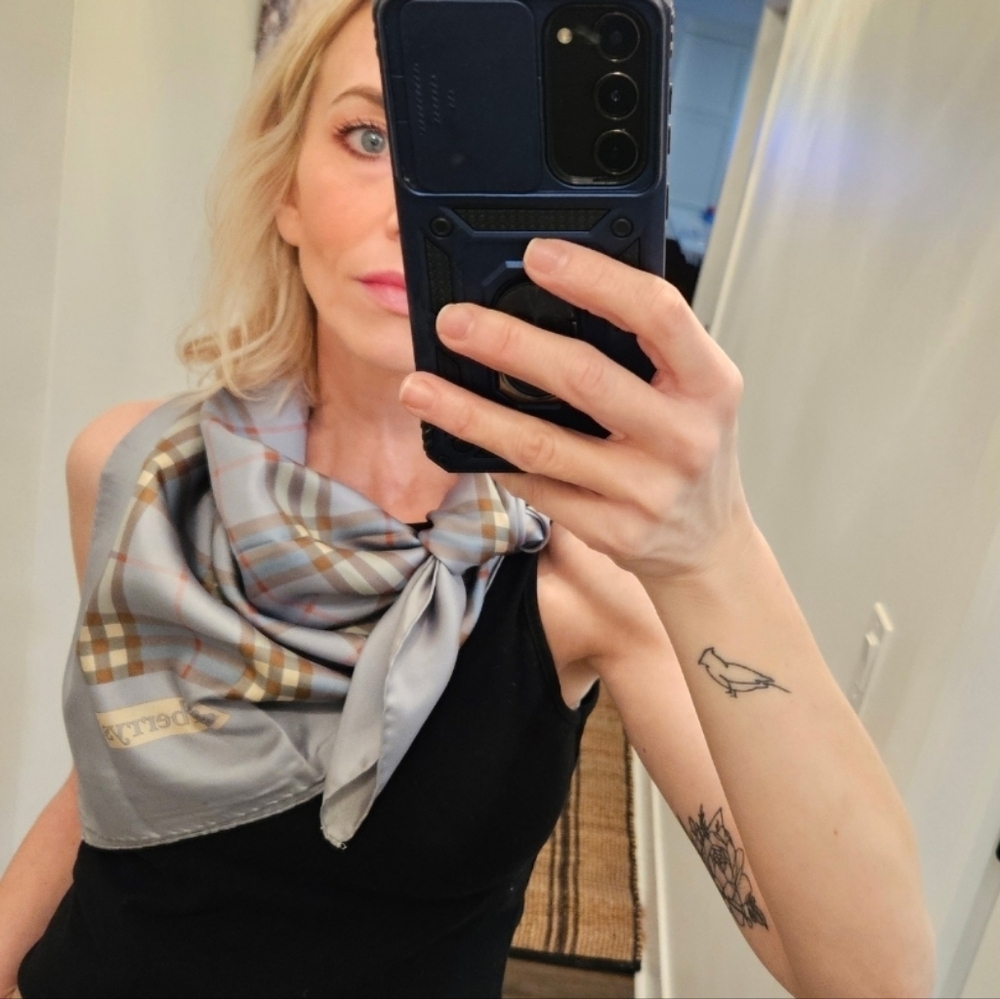 Burberrys Vintage Check Silk Scarf - Picture 9 of 9